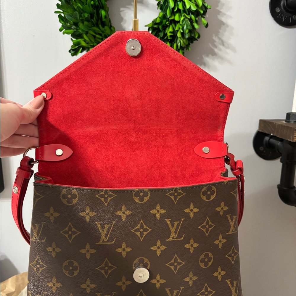 Louis Vuitton Monogram Epi Saint Michel crossbody bag - Picture 10 of 12